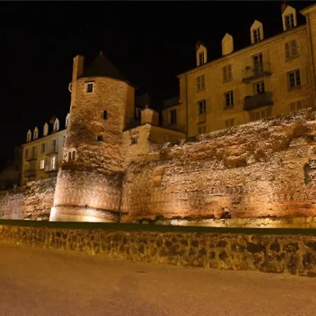 A La * Saint Pavace