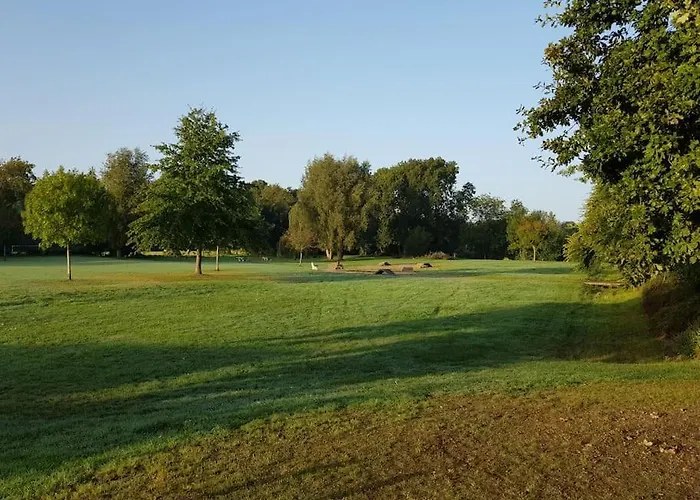 à La * Saint Pavace